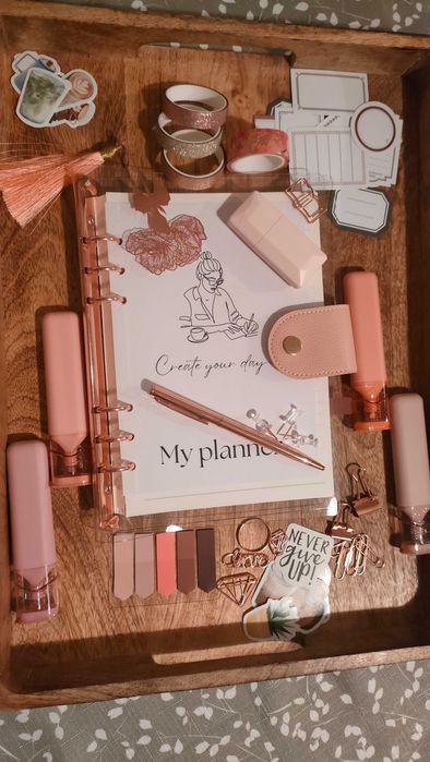 Стейшънъри кутия розово злато: с планер/тефтер и аксесоари