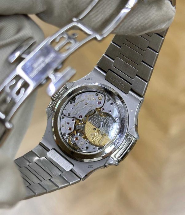 Часовник Patek Philippe Nautilus 5740/1G-001 с вечен календар