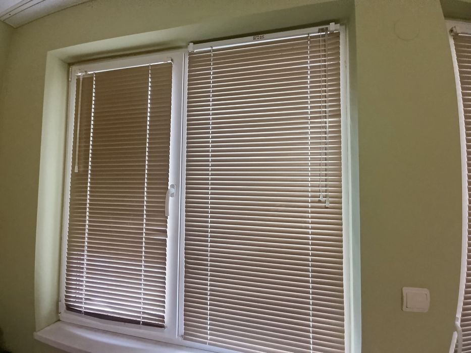 Алуминиеви щори - бежово-златисти