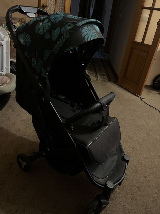 Продам прогулочную коляску