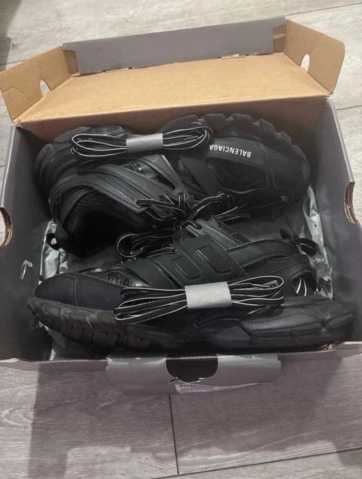 Sneakers Balenciaga Tracks cu eticheta (nu Nike, Gucci, Adidas, Balenciaga)