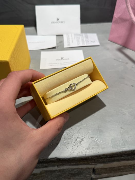 ЧИСТО НОВА 100% оригинална Swarovski дамска гривна