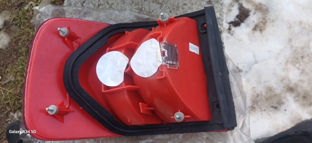 Audi b4 - Заден десен стоп с мигач чисто нов.