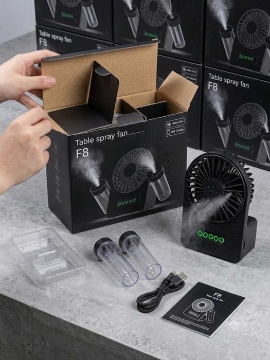 Mini qo'l ventilyatori suv purkagichi bilan