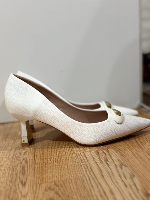 Стильные белые туфли 39 размер,каробкасыз