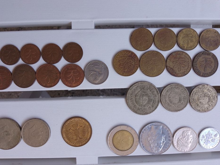 Стари монети - фенинги, лири, динари и др.