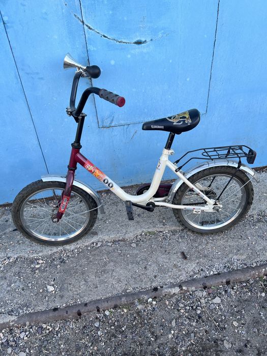 Велосипеды  трехколесный и чуть меньше пионера