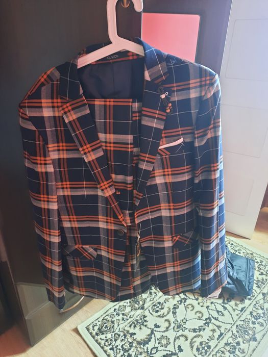 Costum nou mărimea m 70kg