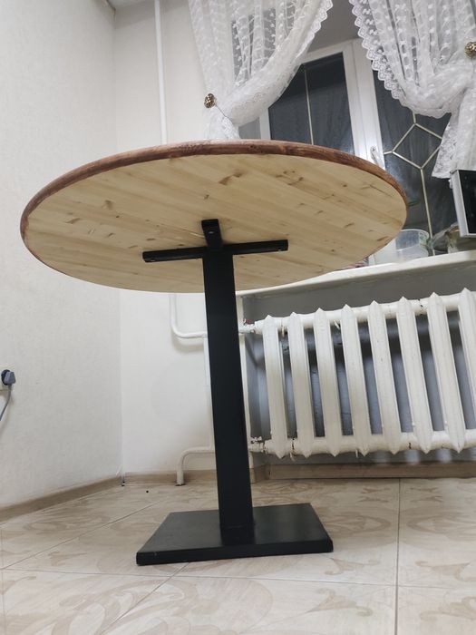 Продается круглый стол