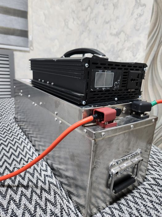 Инверторы все новое 8000вт  рассчитан можно снабжать дом светом