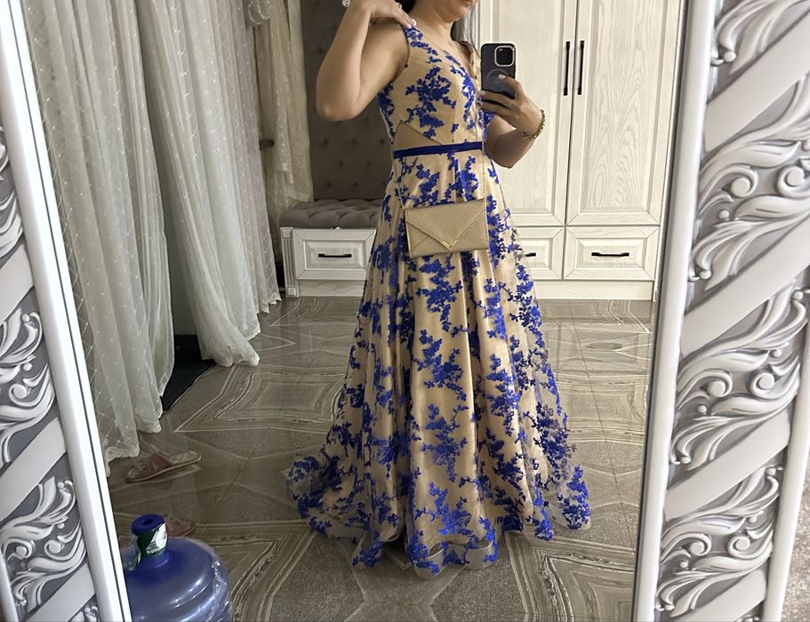 Красивое вечернее  платье