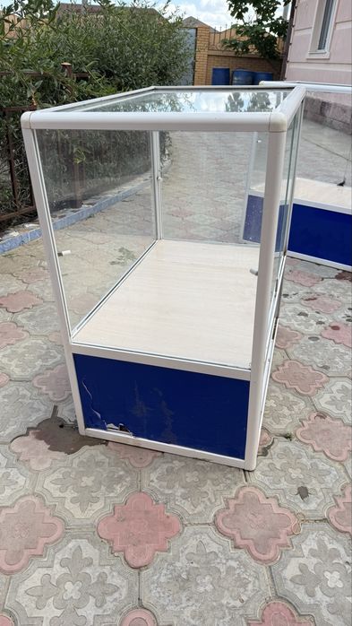 Продаетс стекланные витрины