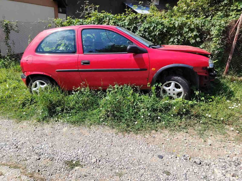 Opel Corsa B (за части или възстановяване) – с регистрация