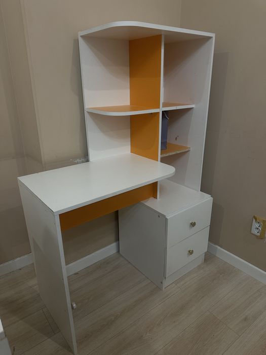 стол с полками детский