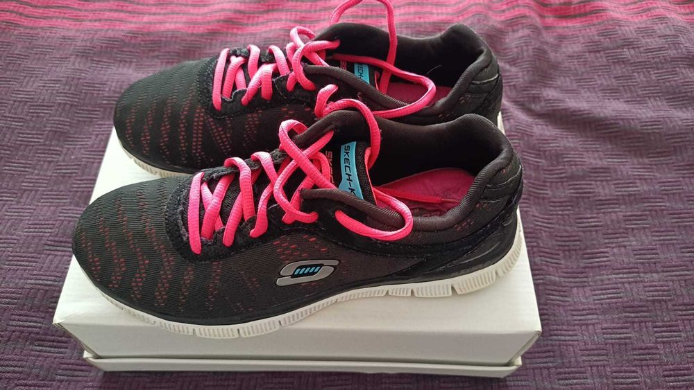 Adidasi Skechers super comozi 37