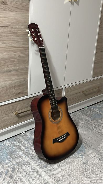 Продам гитару срочно