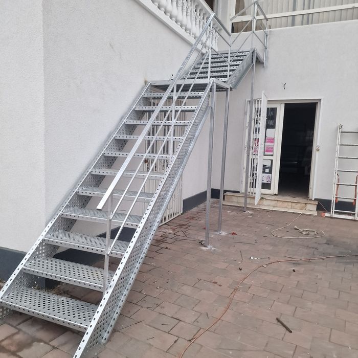 Scari metalice galvanizate