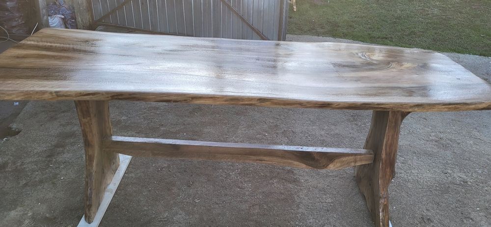 Masa  rustica de nuc