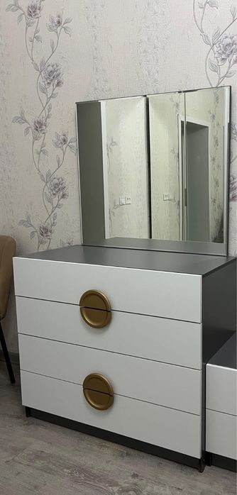 Комод айнасымен, новый