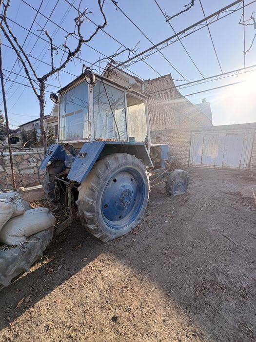 Traktor sotiladi