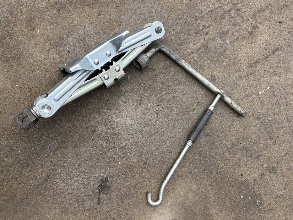 Крик с ключ Toyota Yaris 2020г