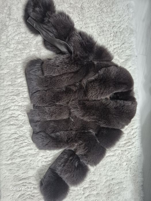 Vând blană naturală vulpe dark brown