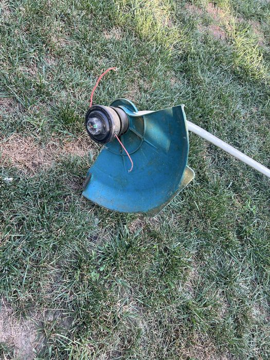 Masină de tuns iarbă electrică Makita