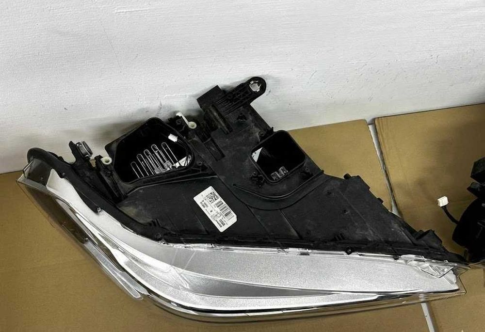 Faruri LED BMW X1 (F48)- Originale - Cod: 63117436461 - Stare Perfectă