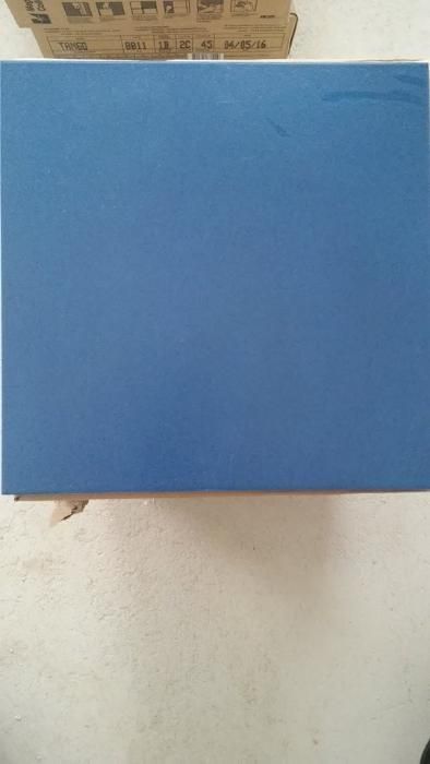 Продавам плочки фаянс и теракот