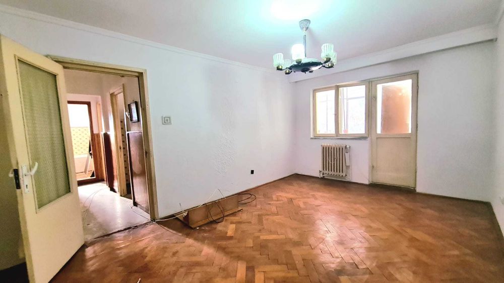 Vand apartament cu 2 cam, decomandat, ultracentral in Curtea de Arges