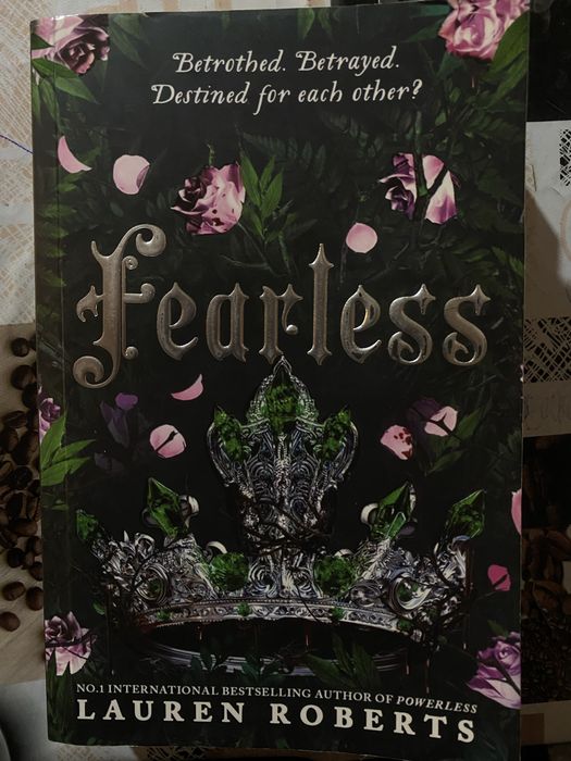 книга «Fearless». лаурен робертс.