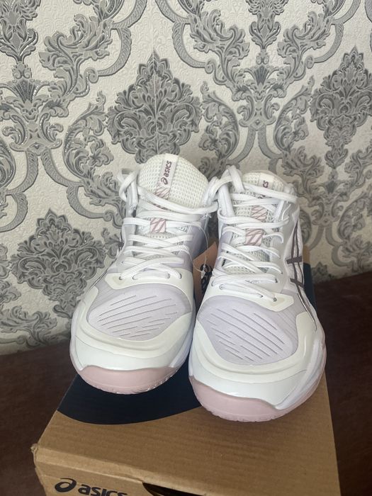 Кроссовки asics 39 размера