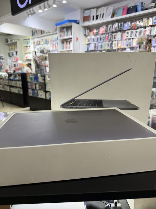 MacBook Pro 13 8/256гб 2019
