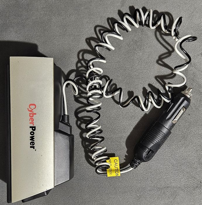 Автомобилен инвертор CyberPower