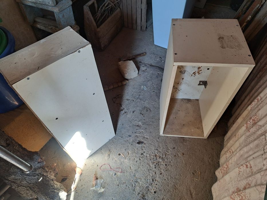 Две полки, одна книжная