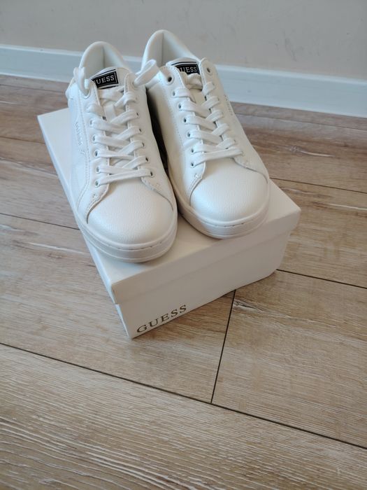 Дамски кецове GUESS НОВИ