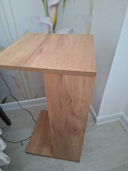 Придиванный столик C-образный