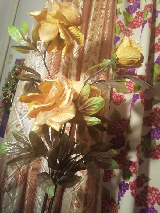 Искусственные розы, ваза бу