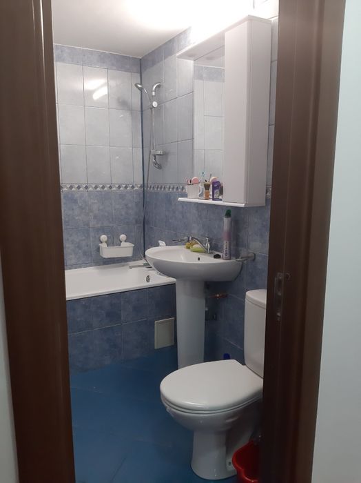 Inchiriez apartament 2 camere decomandat  zona Parcul Sebastian