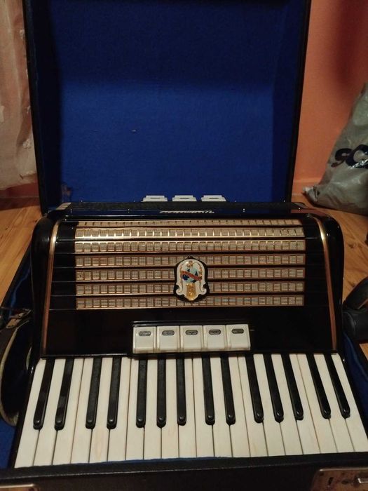 Акордеон Weltmeister 60 баса