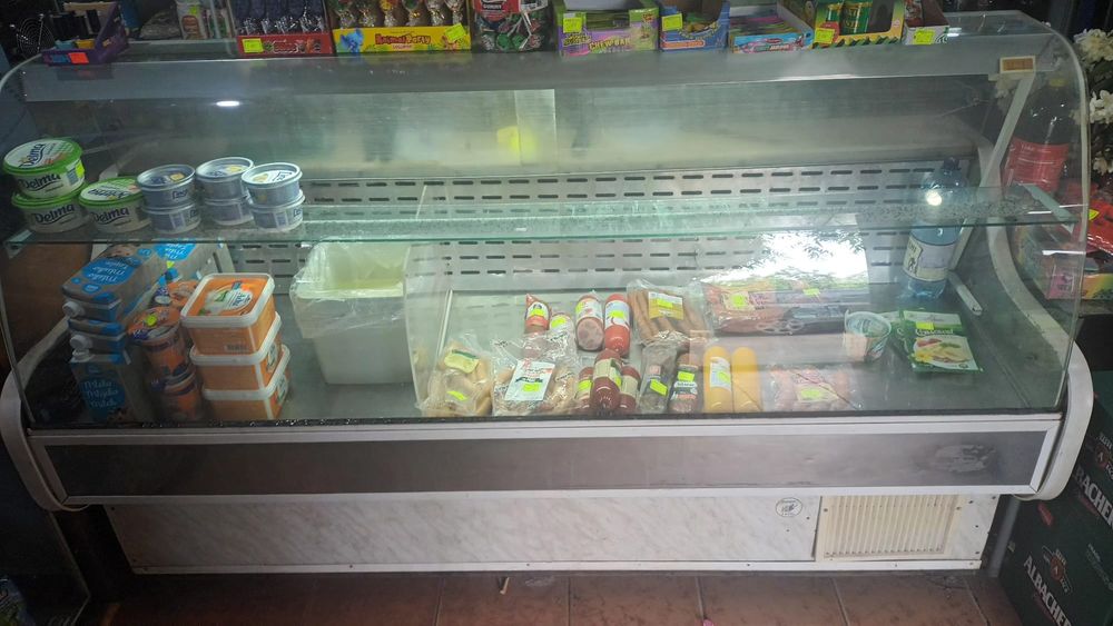 Vând vitrină frigorifică pentru mezeluri