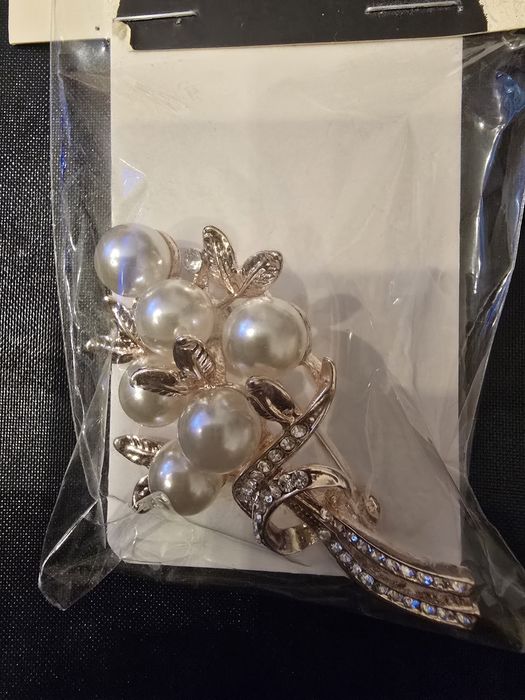 Красива брошка !