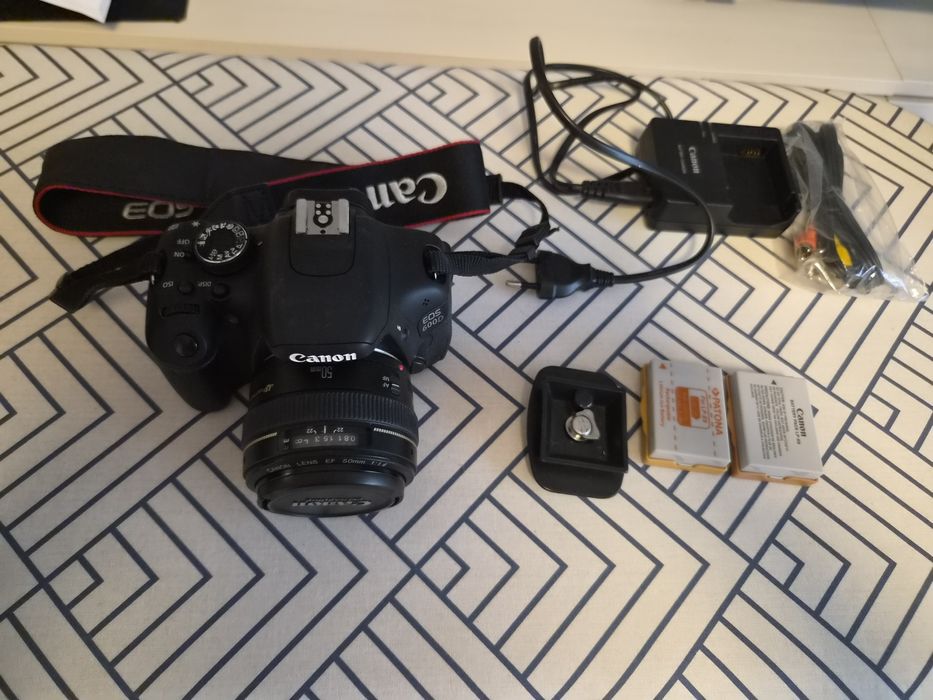 Canon eos 600d  с много аксесоари