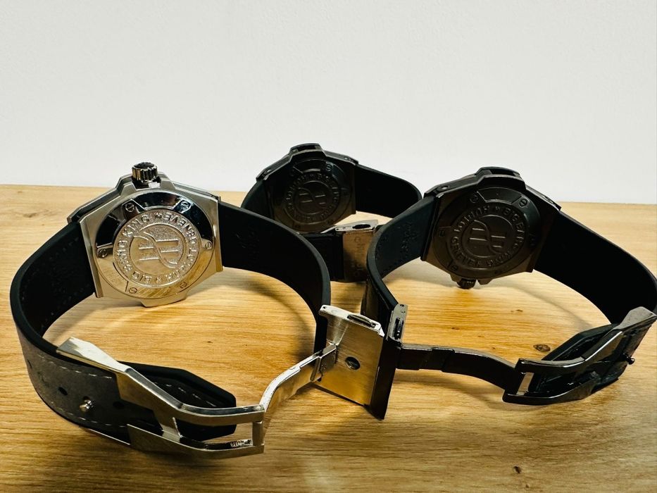 Ceasuri pe baterie , calitate foarte bună,  lucrate foarte bine.