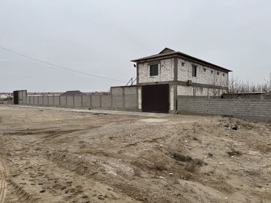 Uchqizil Tumanida Zdaniya sotiladi