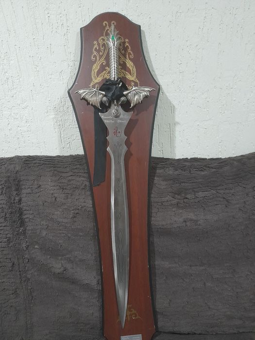 Продам сувенирные мечи