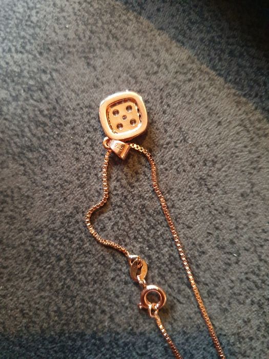 Нови! Продавам 2 сребърни с 14к златно покритие кулиета.