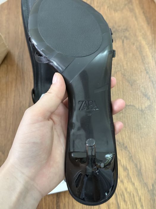 Черные туфли Zara