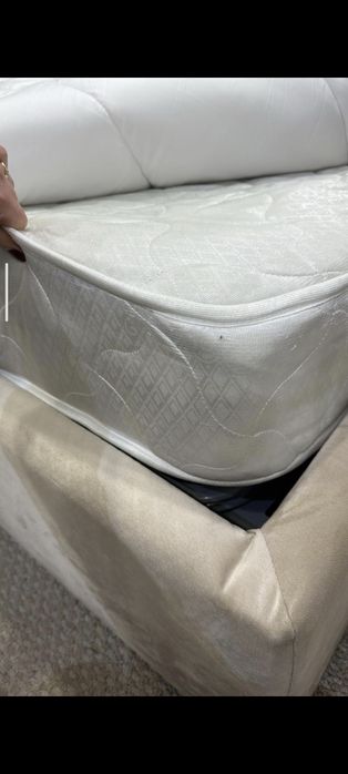 Двуспальная кровать