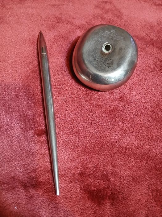 Vechi pix cu suport argintat pentru birou